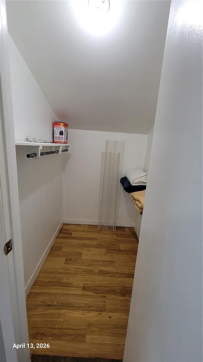 Image 10 of 22 For 411 Avenue E Se B