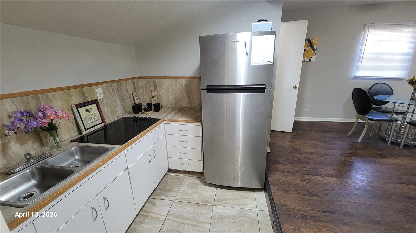 Image 13 of 22 For 411 Avenue E Se B