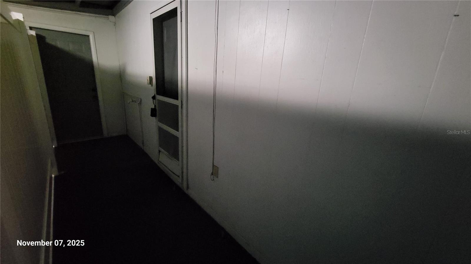 Image 17 of 22 For 411 Avenue E Se B