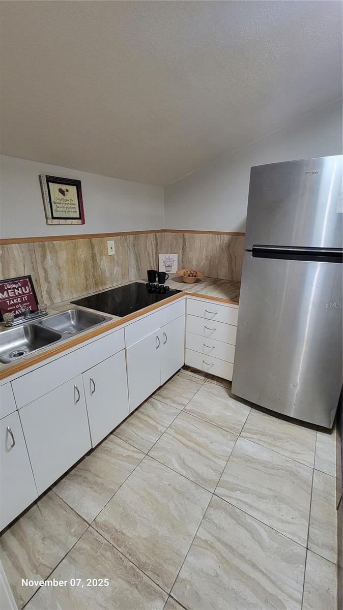 Image 18 of 22 For 411 Avenue E Se B