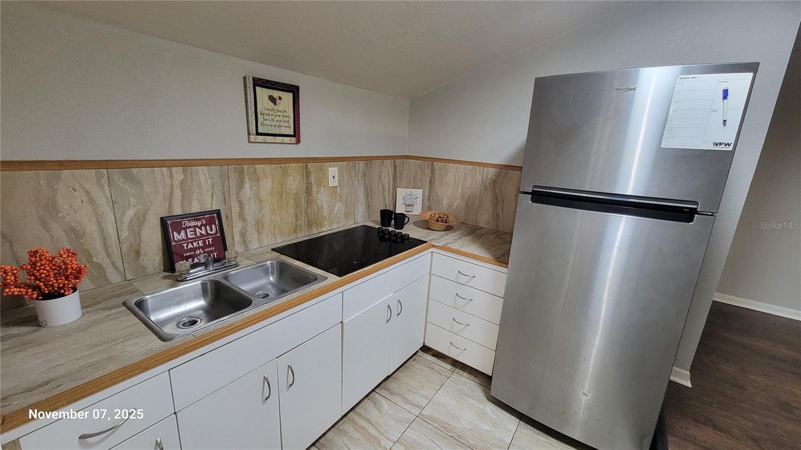 Image 19 of 22 For 411 Avenue E Se B