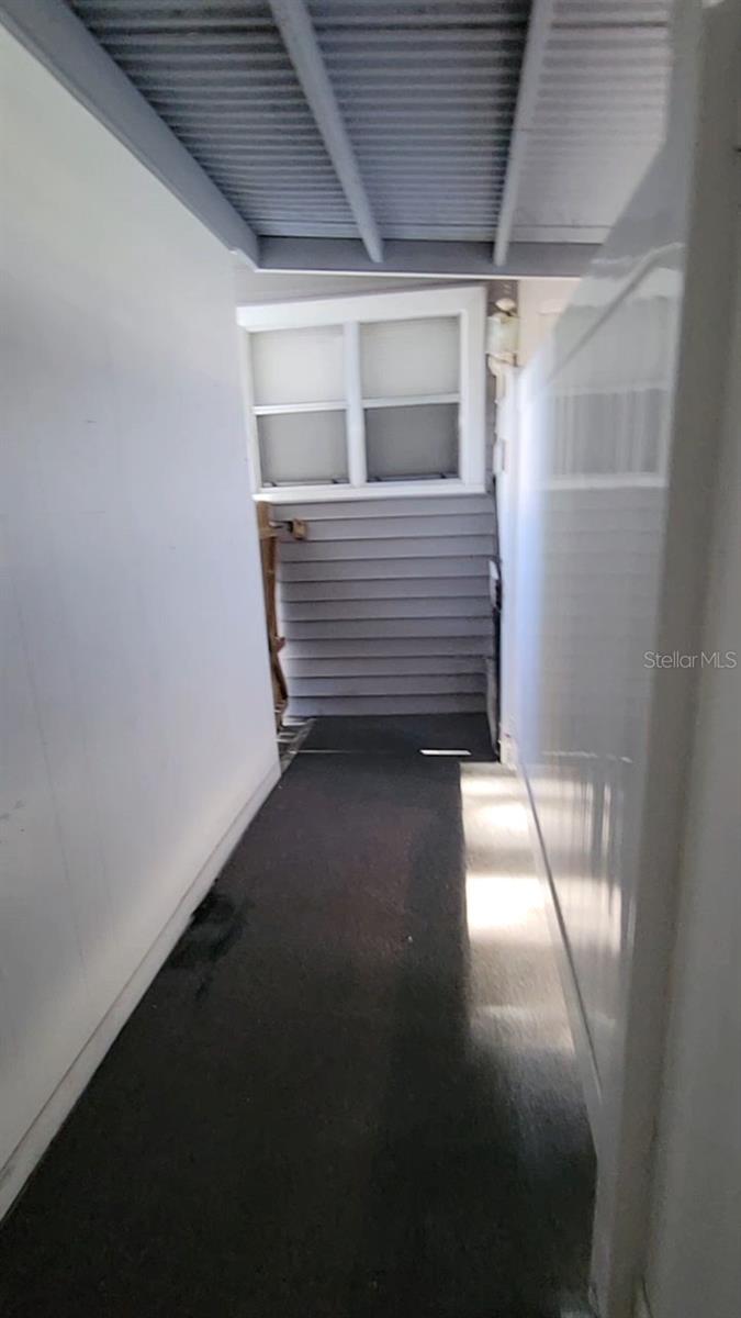 Image 2 of 22 For 411 Avenue E Se B