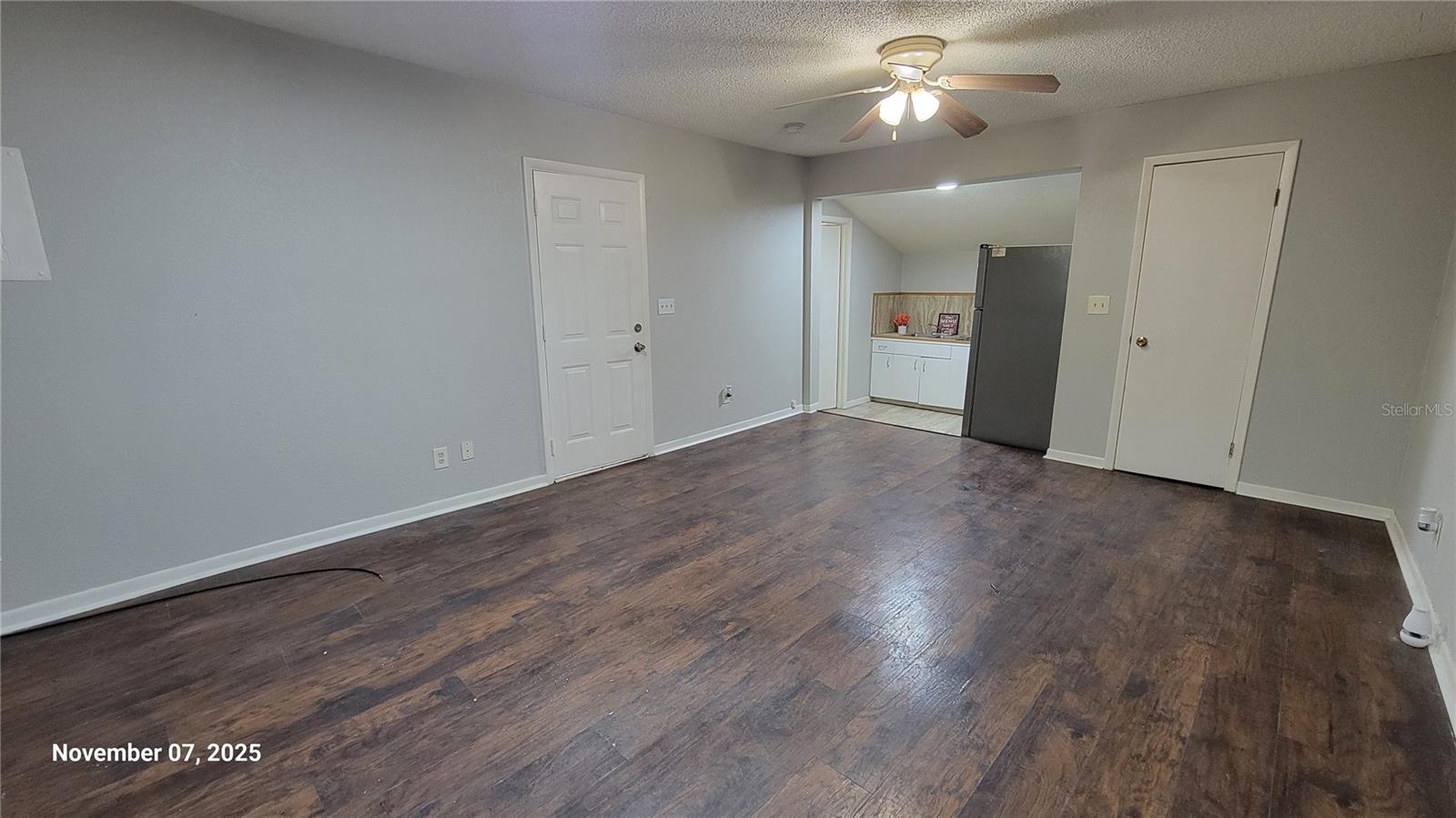 Image 21 of 22 For 411 Avenue E Se B