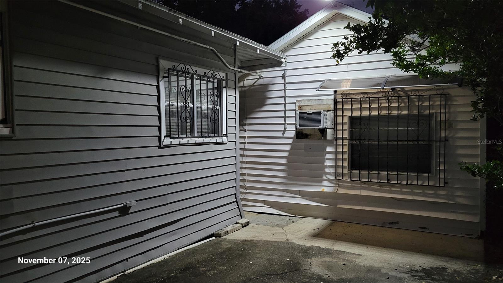 Image 6 of 22 For 411 Avenue E Se B