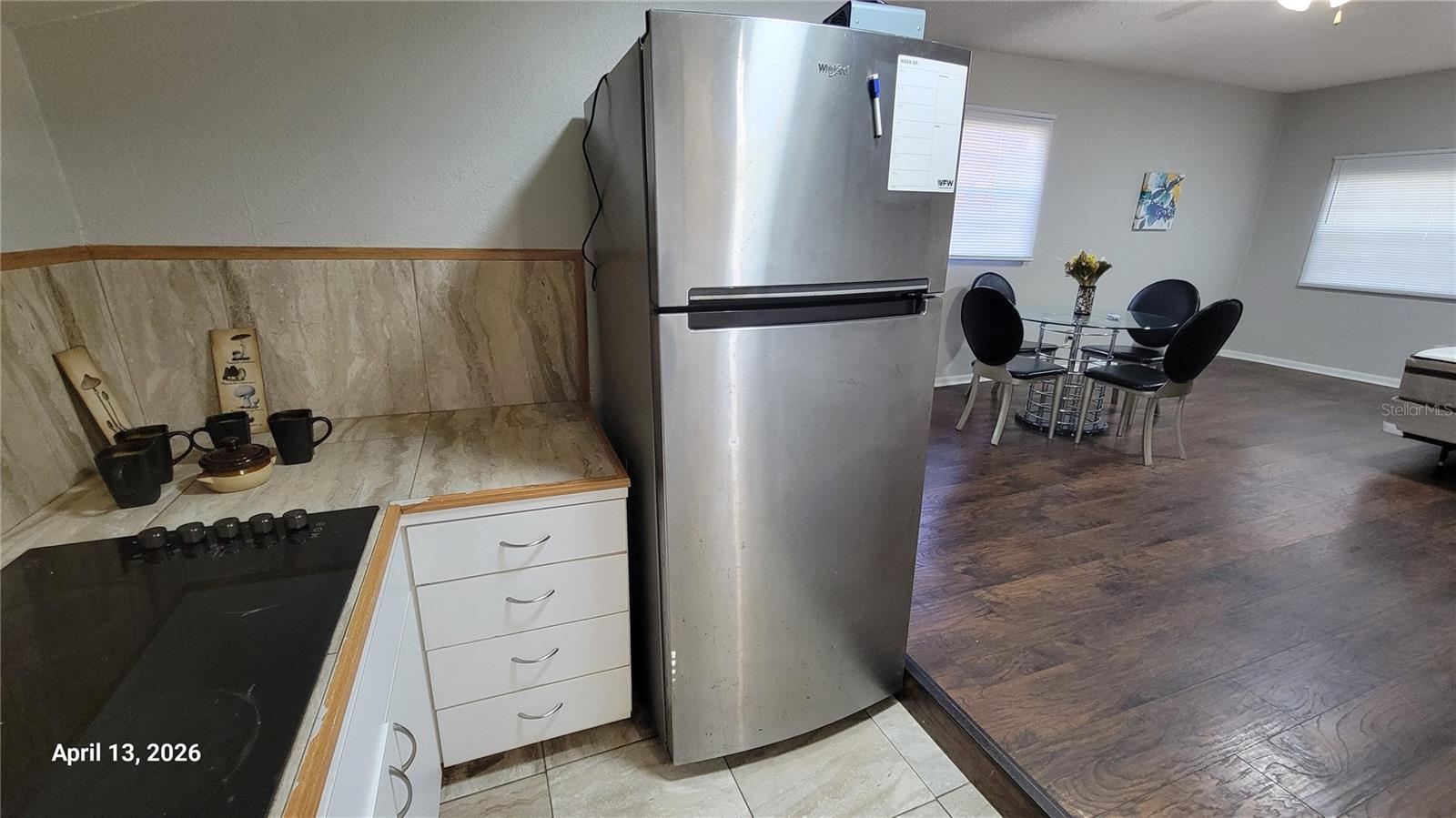 Image 9 of 22 For 411 Avenue E Se B