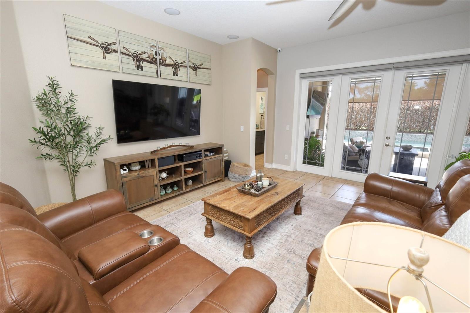 Image 11 of 81 For 3956 Isle Vista Avenue