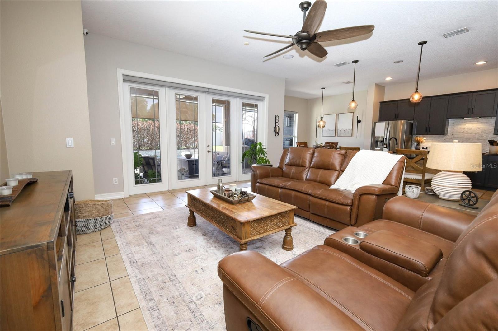 Image 14 of 81 For 3956 Isle Vista Avenue