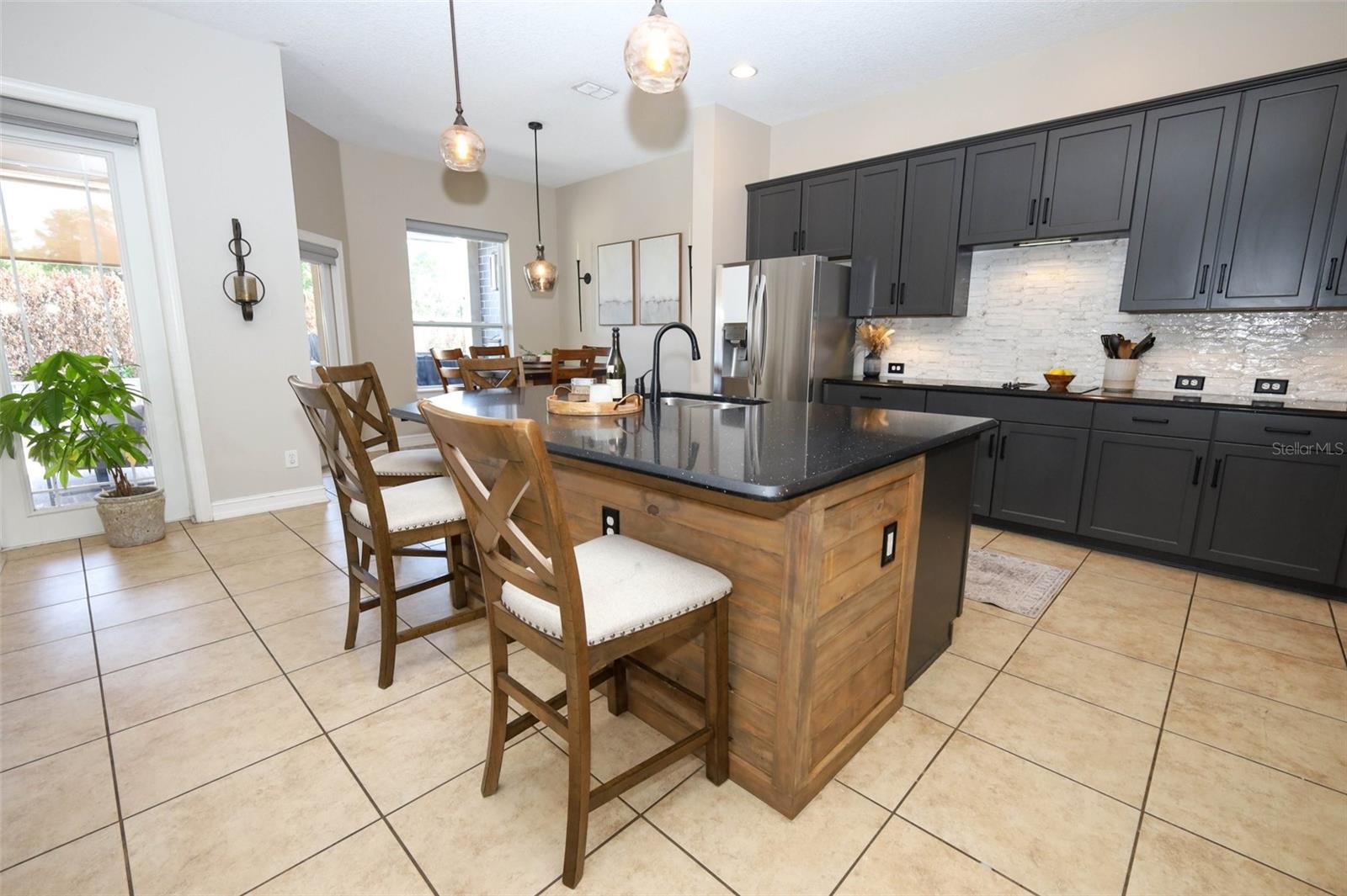 Image 15 of 81 For 3956 Isle Vista Avenue