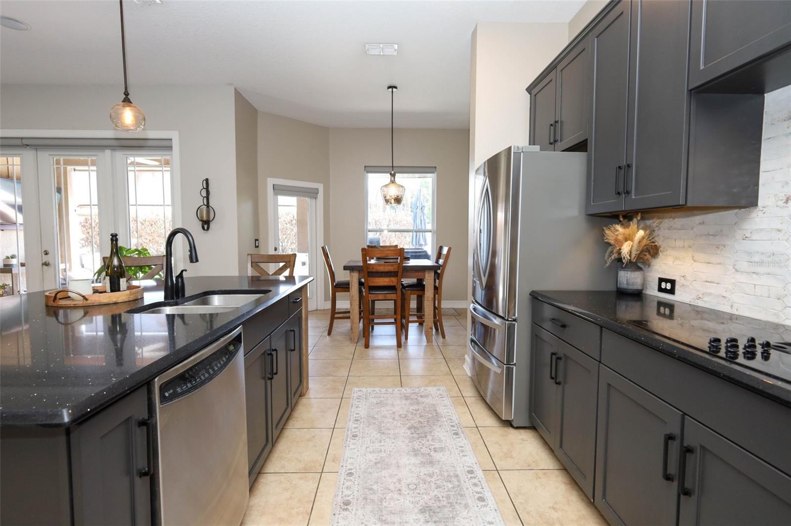 Image 16 of 81 For 3956 Isle Vista Avenue