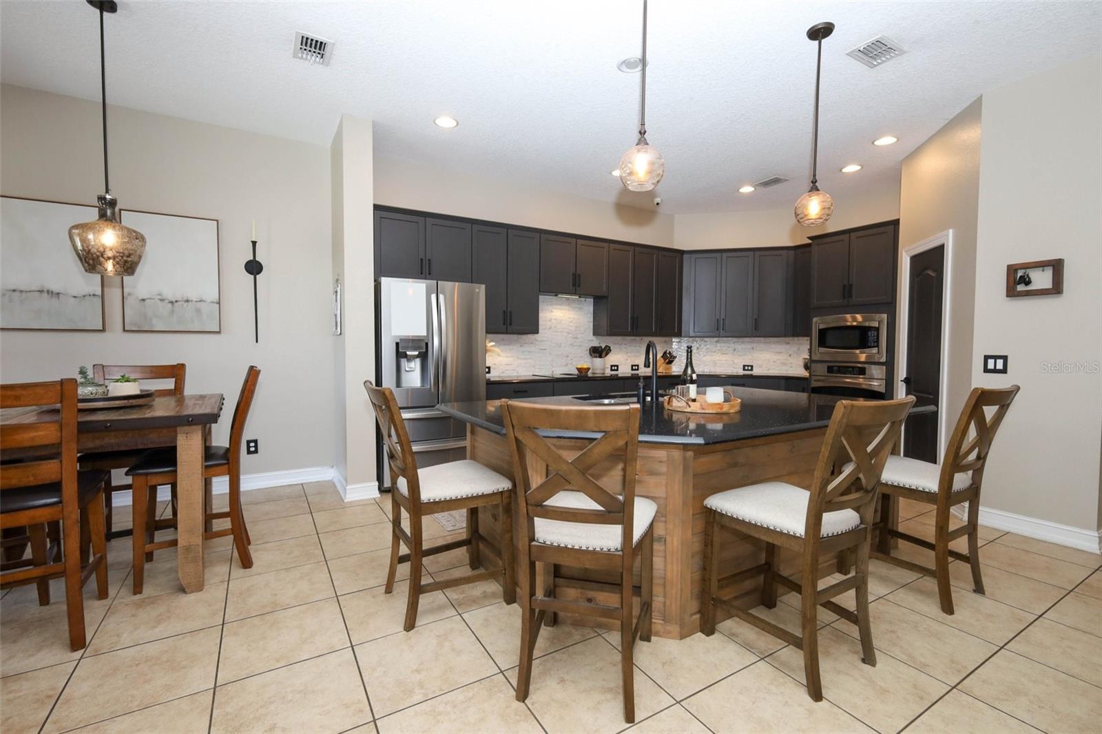 Image 18 of 81 For 3956 Isle Vista Avenue