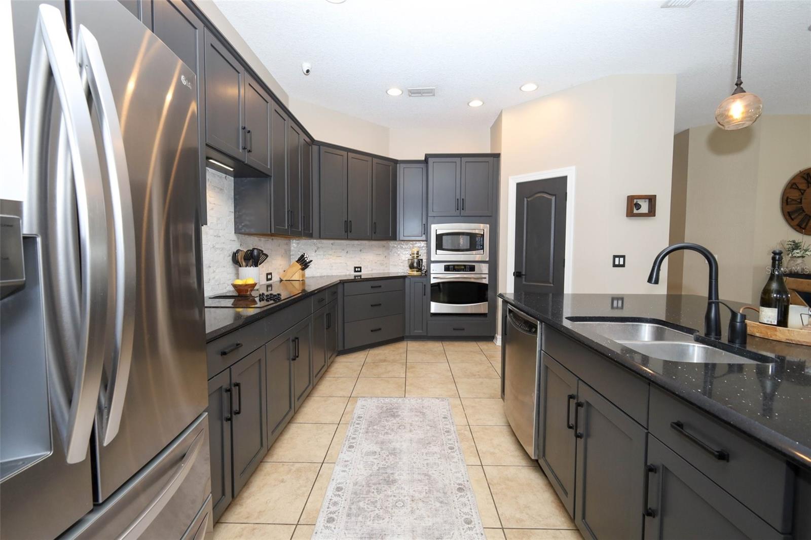 Image 20 of 81 For 3956 Isle Vista Avenue