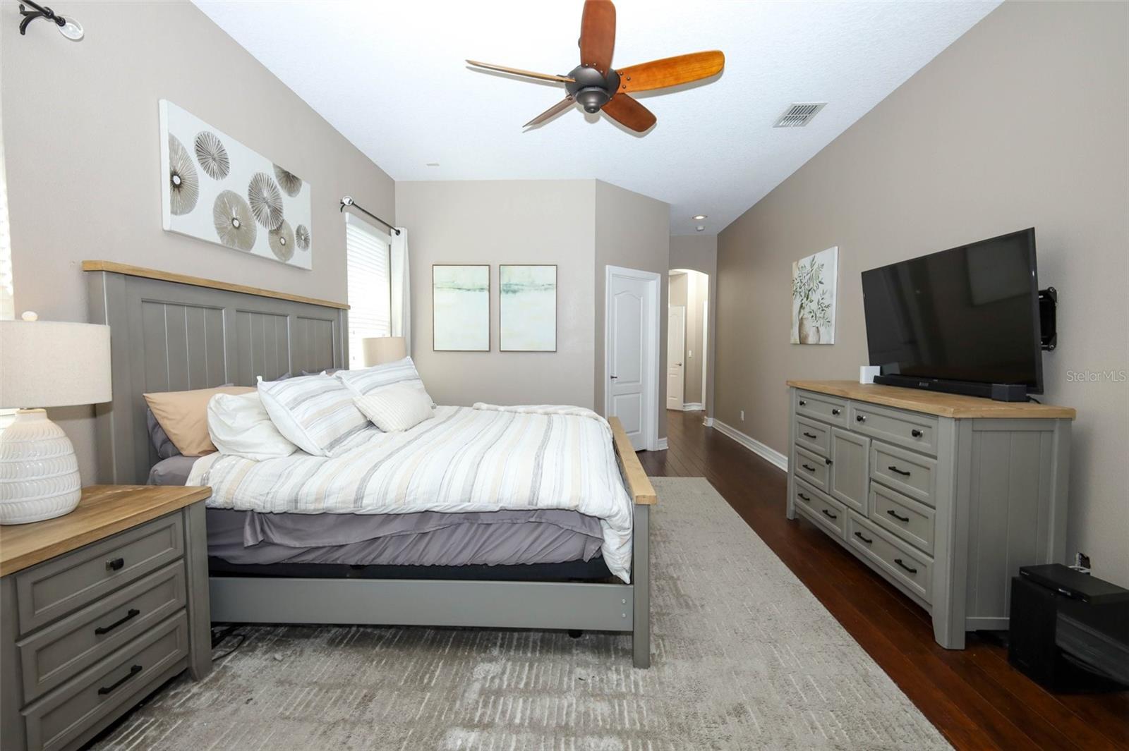 Image 23 of 81 For 3956 Isle Vista Avenue