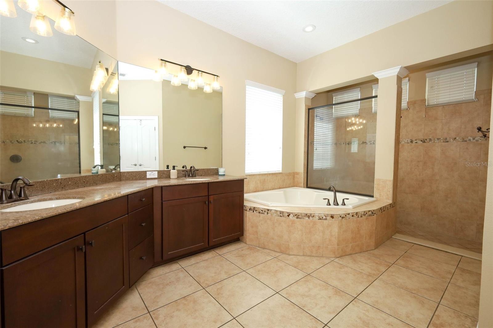 Image 25 of 81 For 3956 Isle Vista Avenue