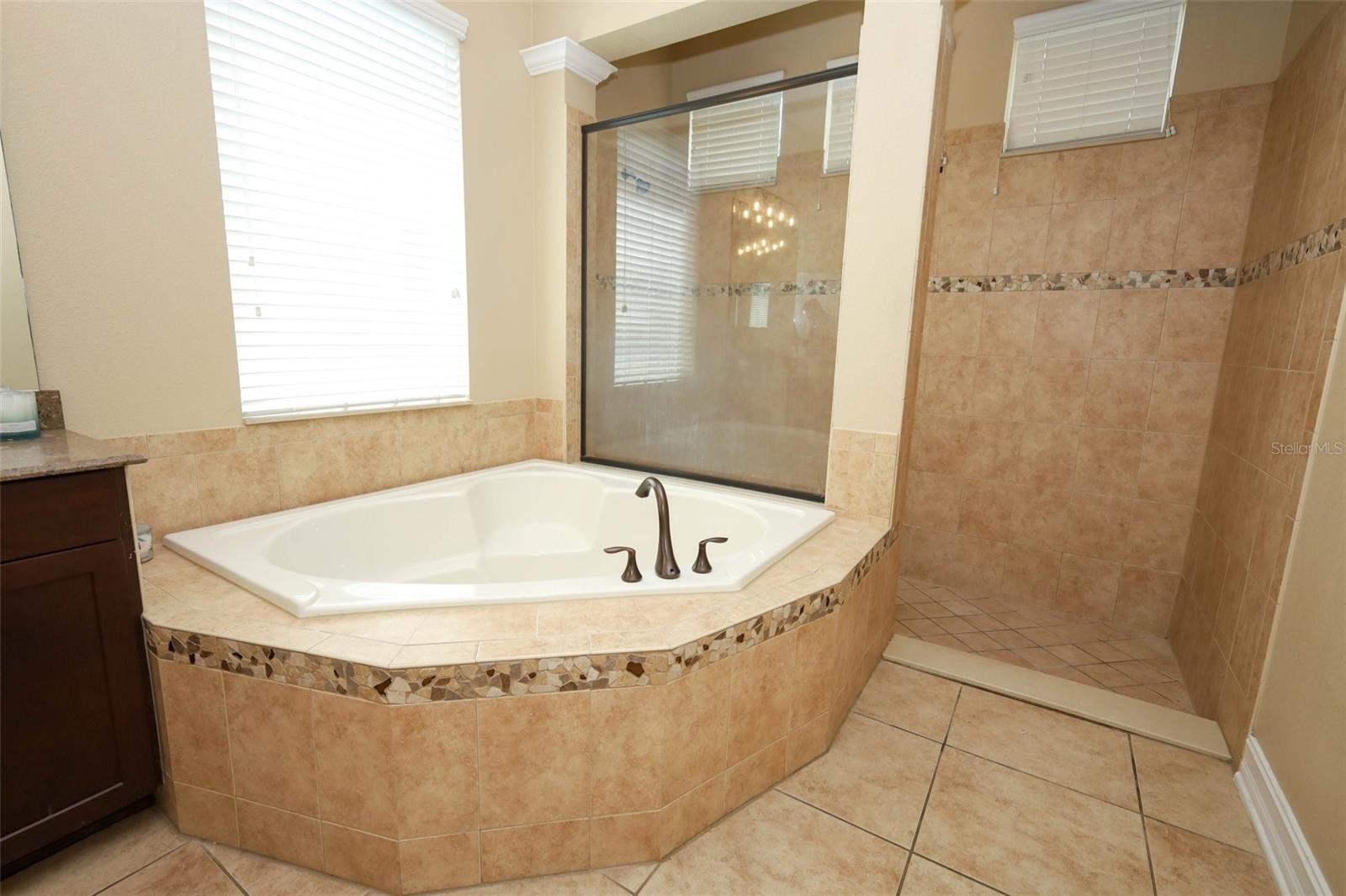 Image 26 of 81 For 3956 Isle Vista Avenue