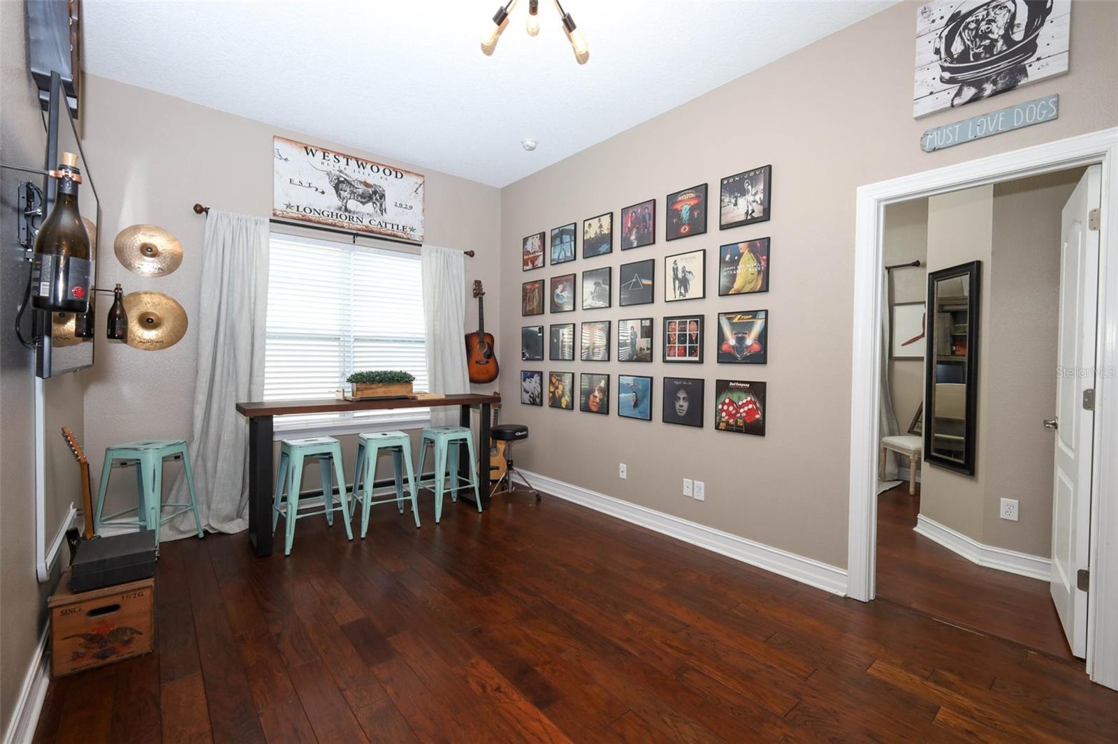 Image 28 of 81 For 3956 Isle Vista Avenue