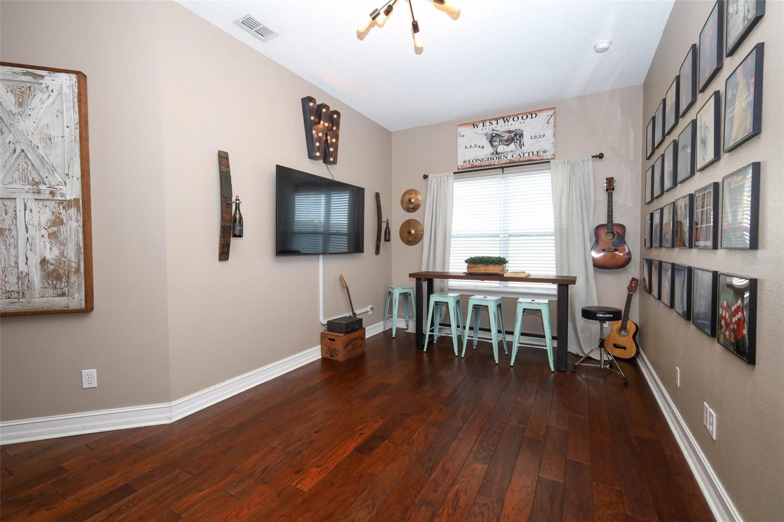 Image 32 of 81 For 3956 Isle Vista Avenue