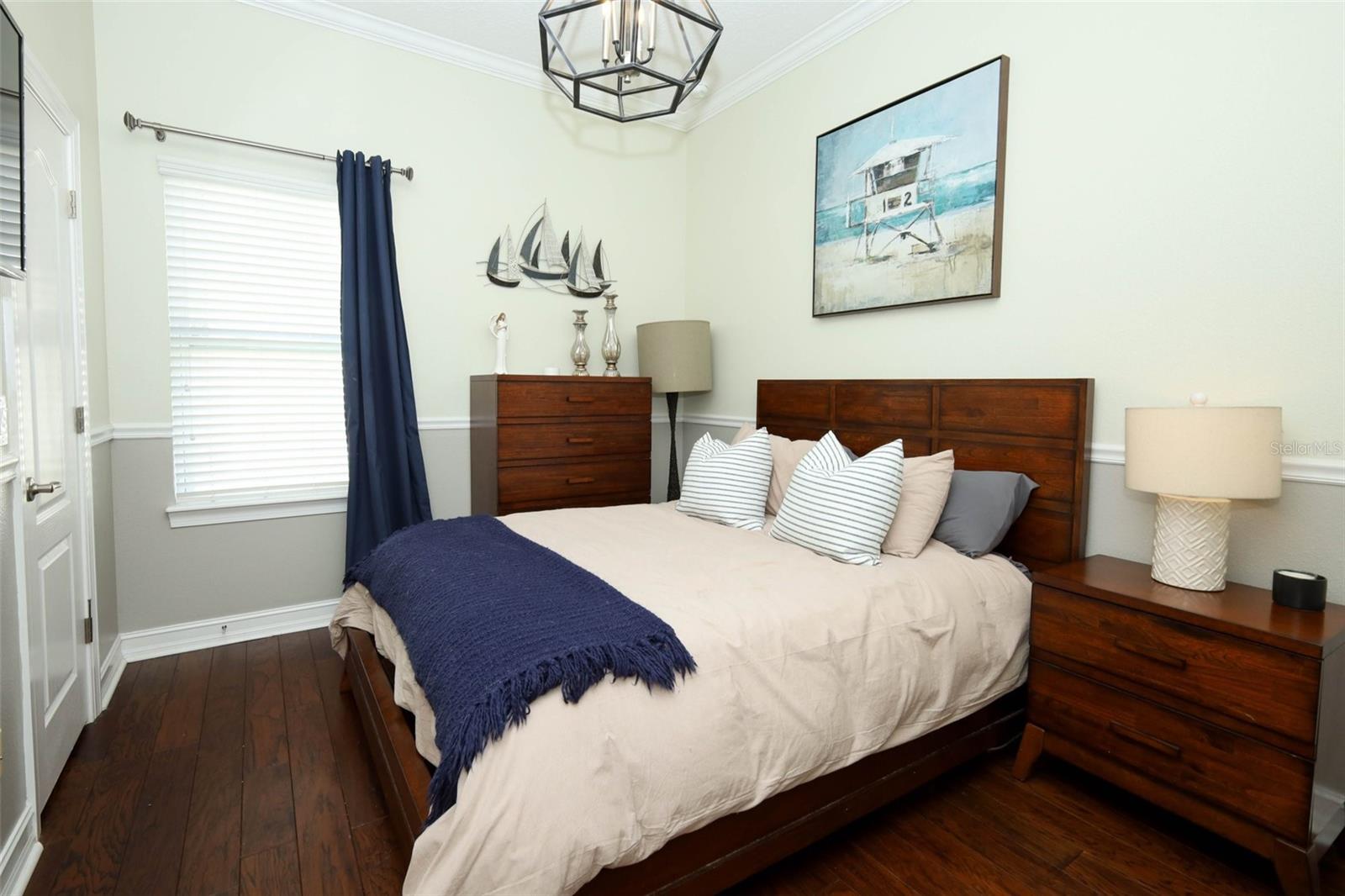 Image 34 of 81 For 3956 Isle Vista Avenue