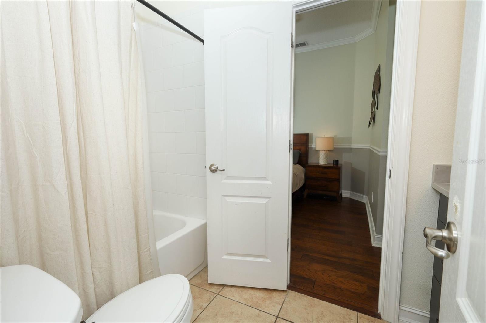 Image 36 of 81 For 3956 Isle Vista Avenue