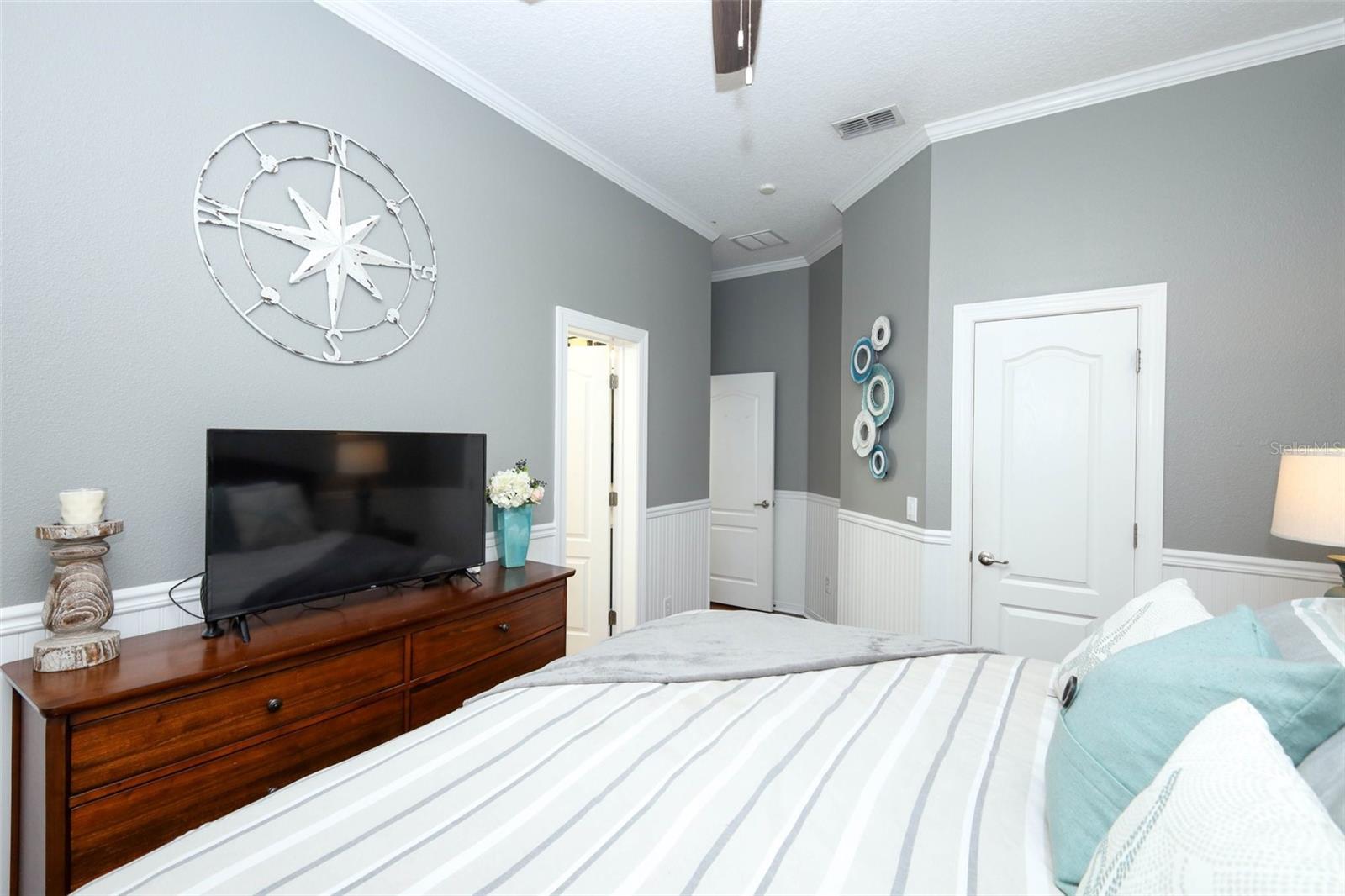 Image 39 of 81 For 3956 Isle Vista Avenue