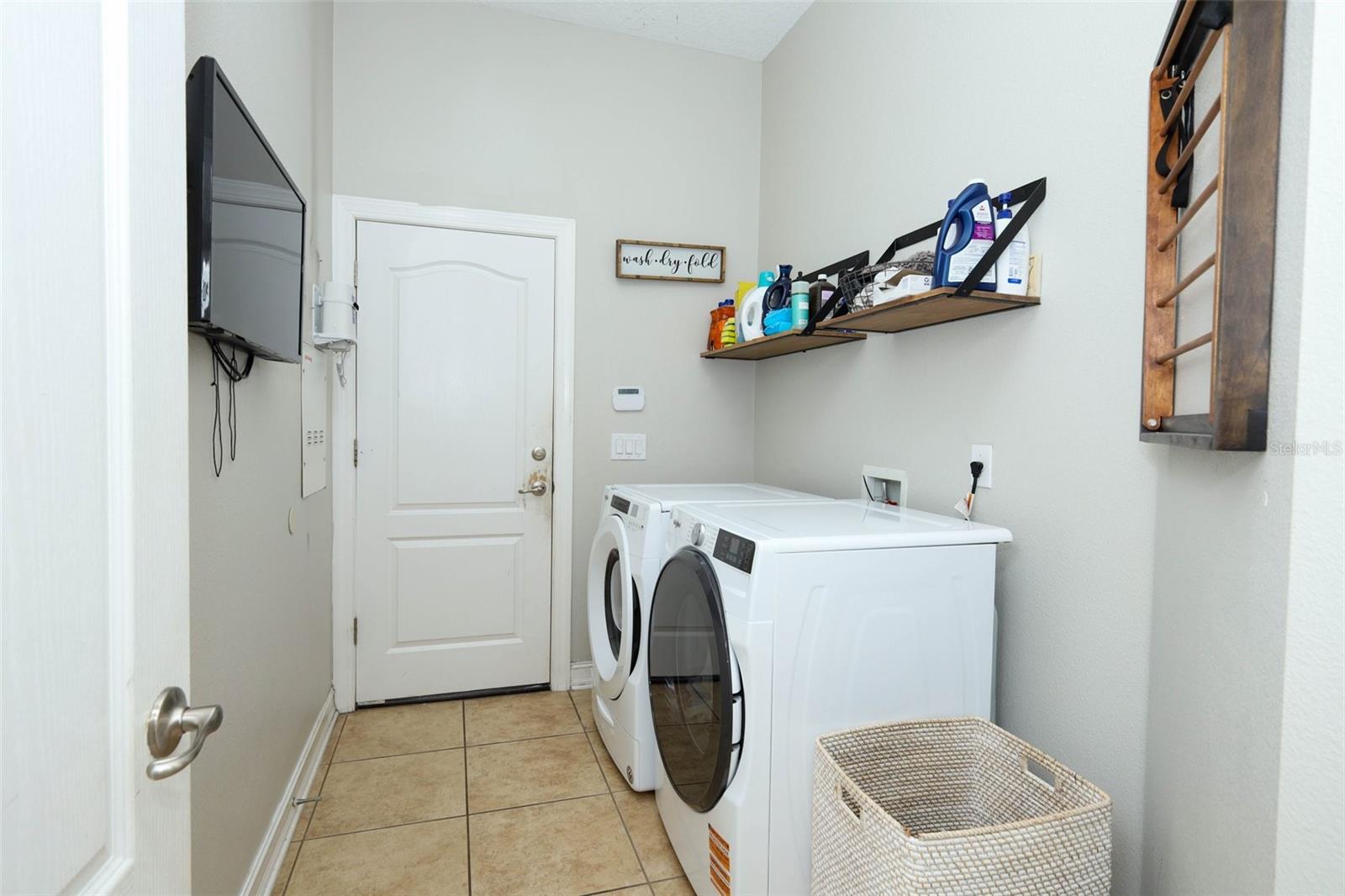 Image 40 of 81 For 3956 Isle Vista Avenue