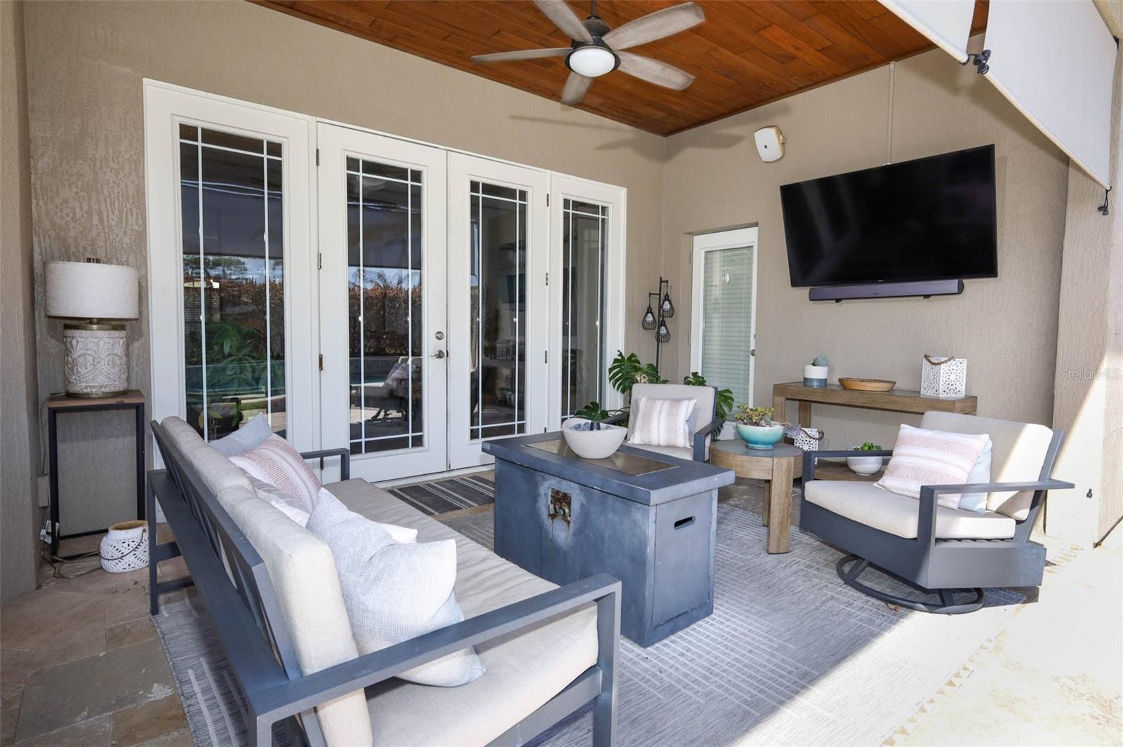 Image 42 of 81 For 3956 Isle Vista Avenue