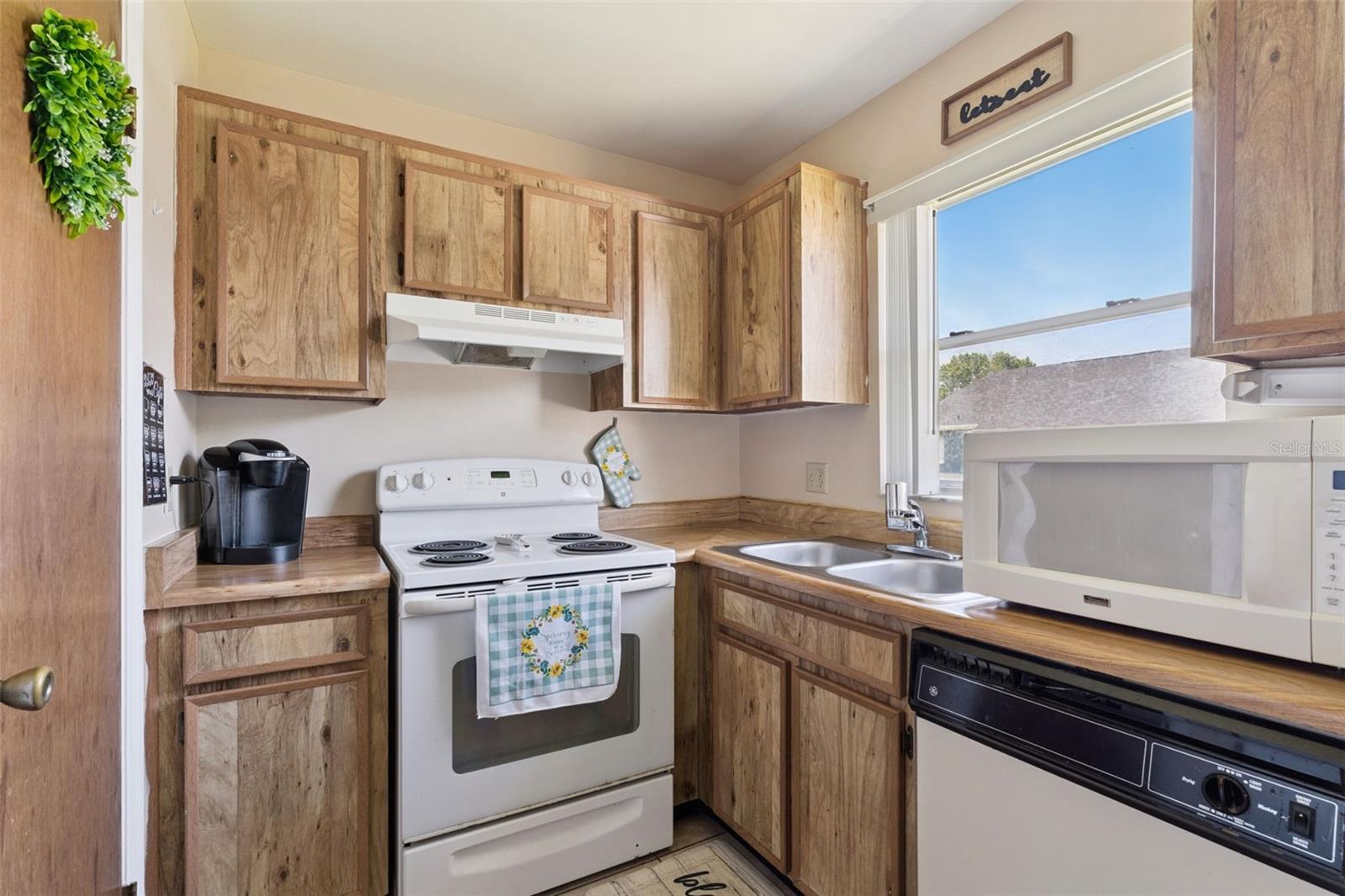 Image 11 of 25 For 4202 Pershing Pointe Place 7