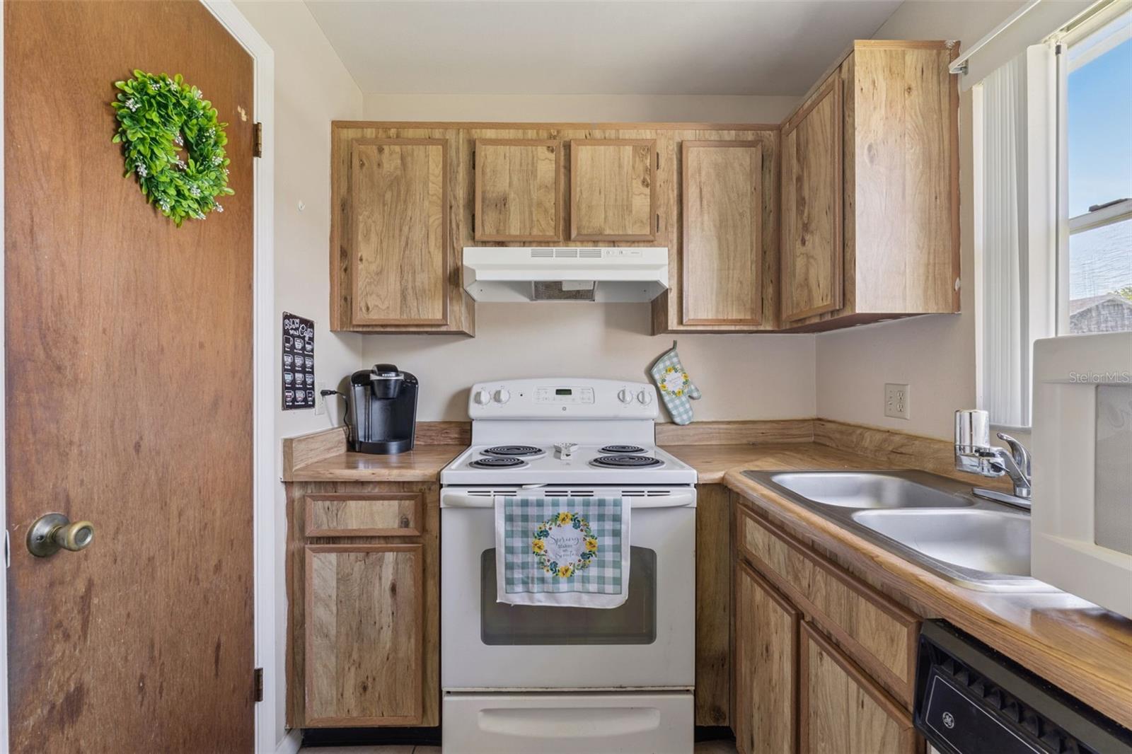 Image 12 of 25 For 4202 Pershing Pointe Place 7