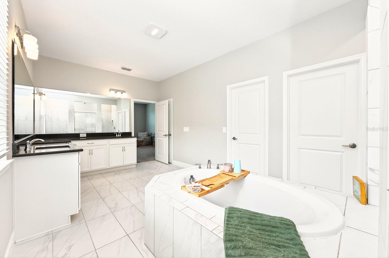 Image 17 of 51 For 1188 Waterview Ridge Circle