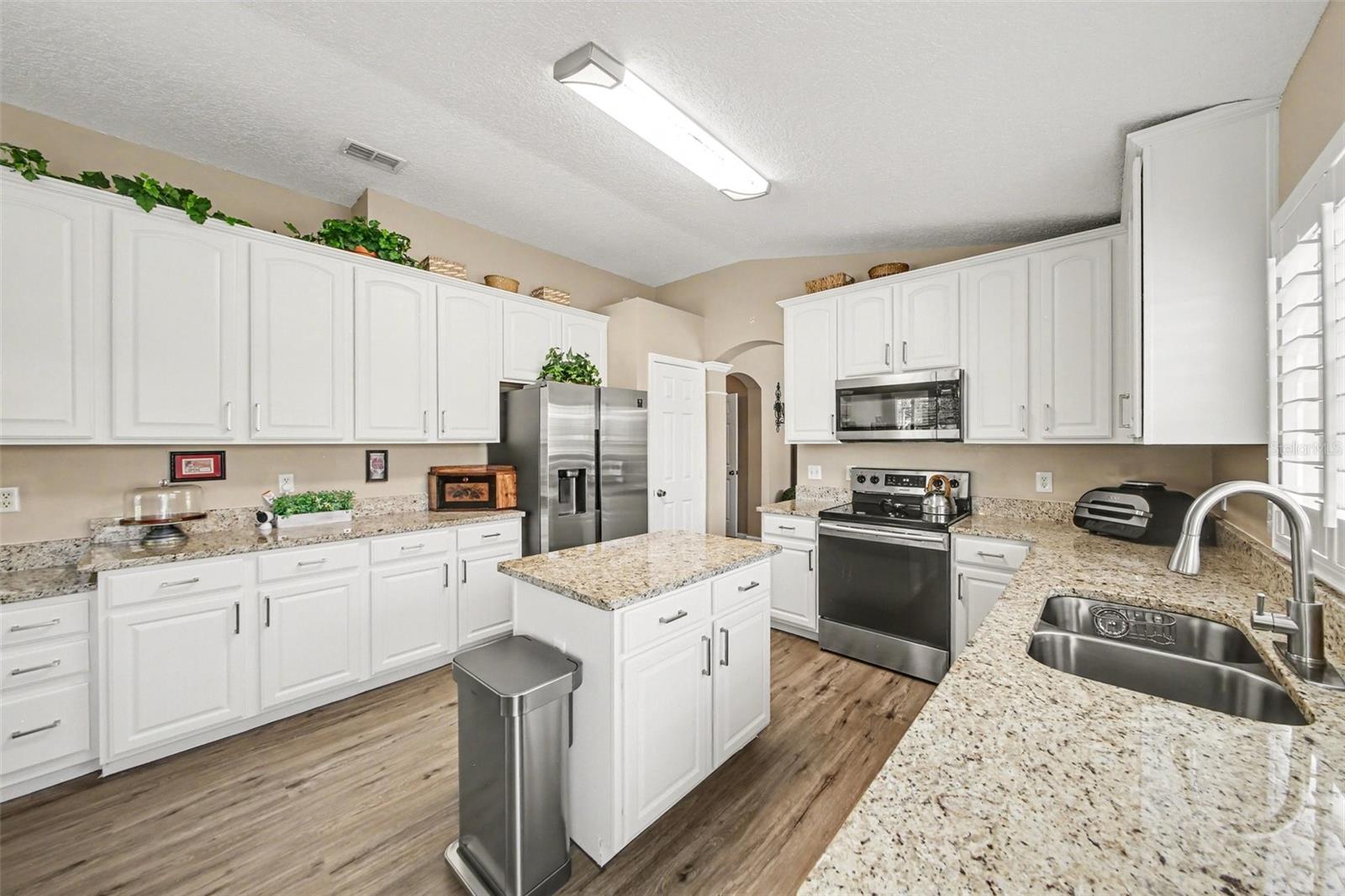 Image 13 of 29 For 1823 Laurel Brook Loop