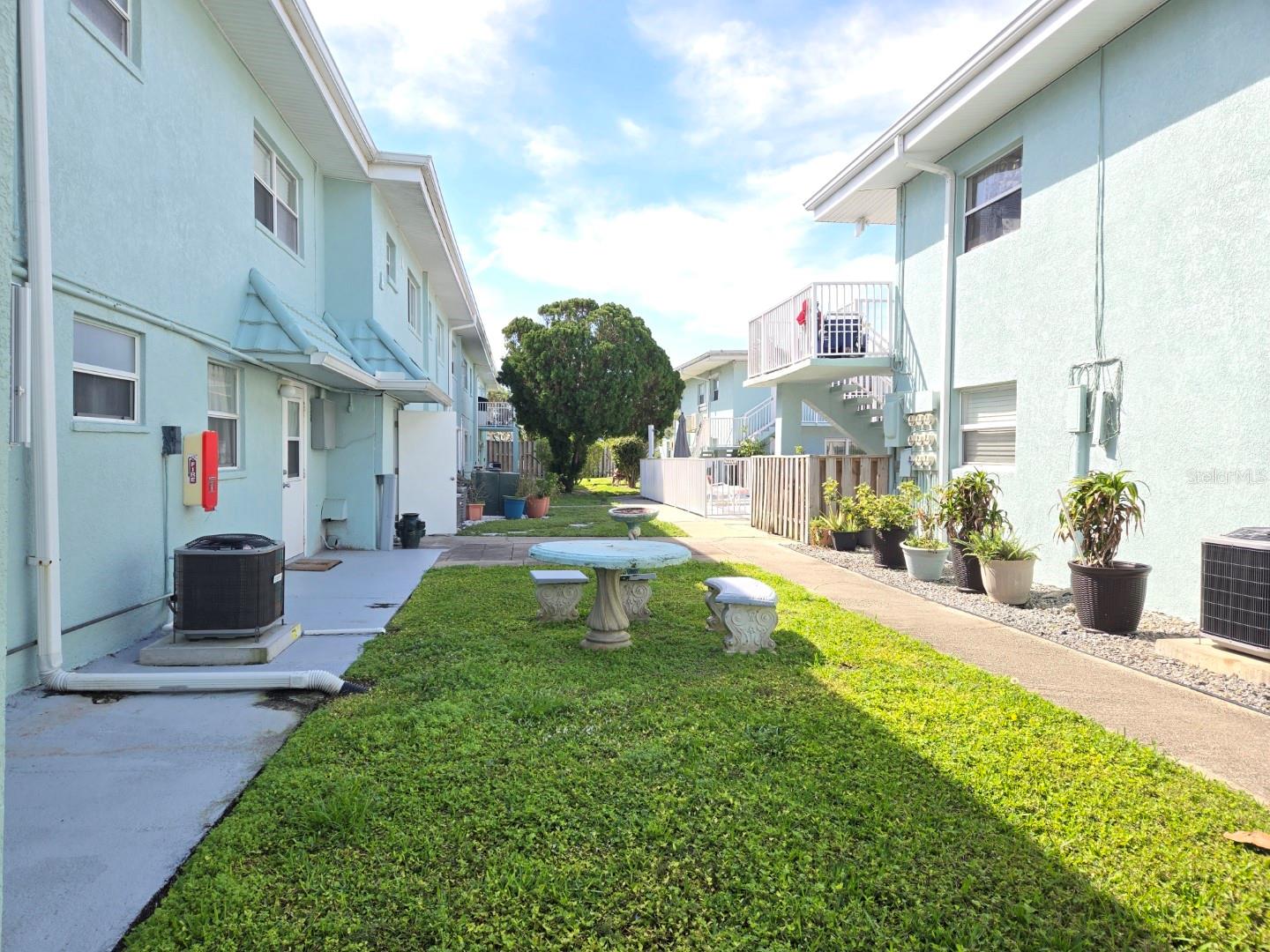 Image 31 of 42 For 7605 Ridgewood Avenue 11-1