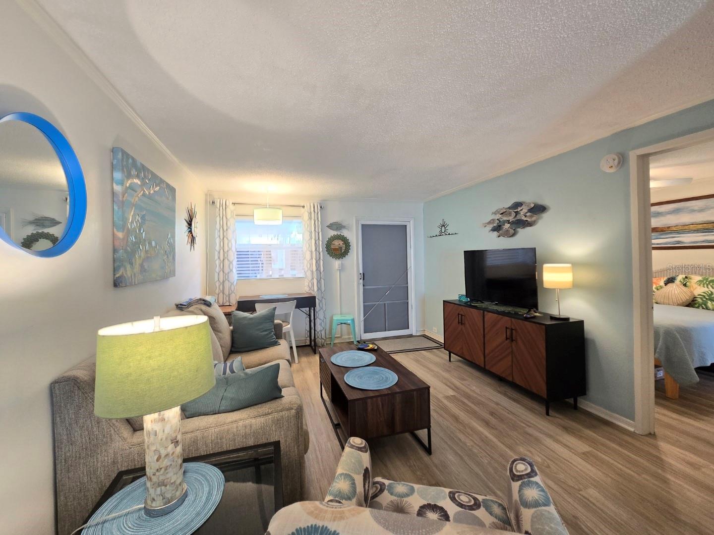 Image 7 of 42 For 7605 Ridgewood Avenue 11-1