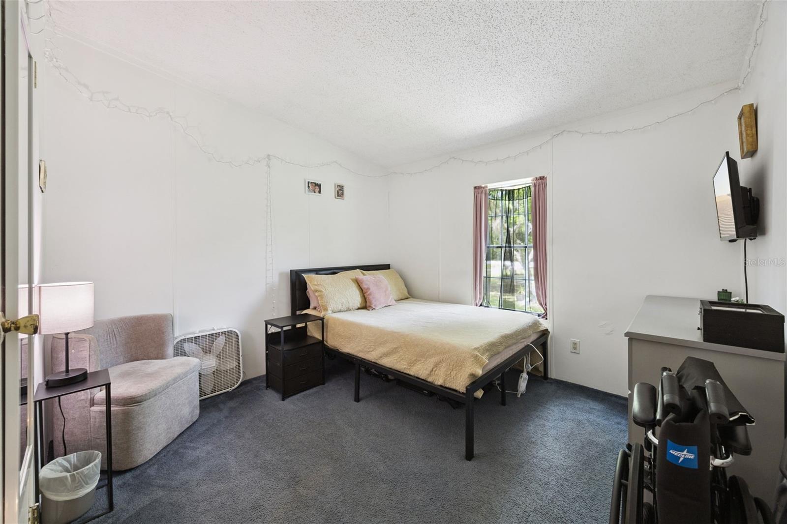 Image 15 of 35 For 25412 Mathew Street