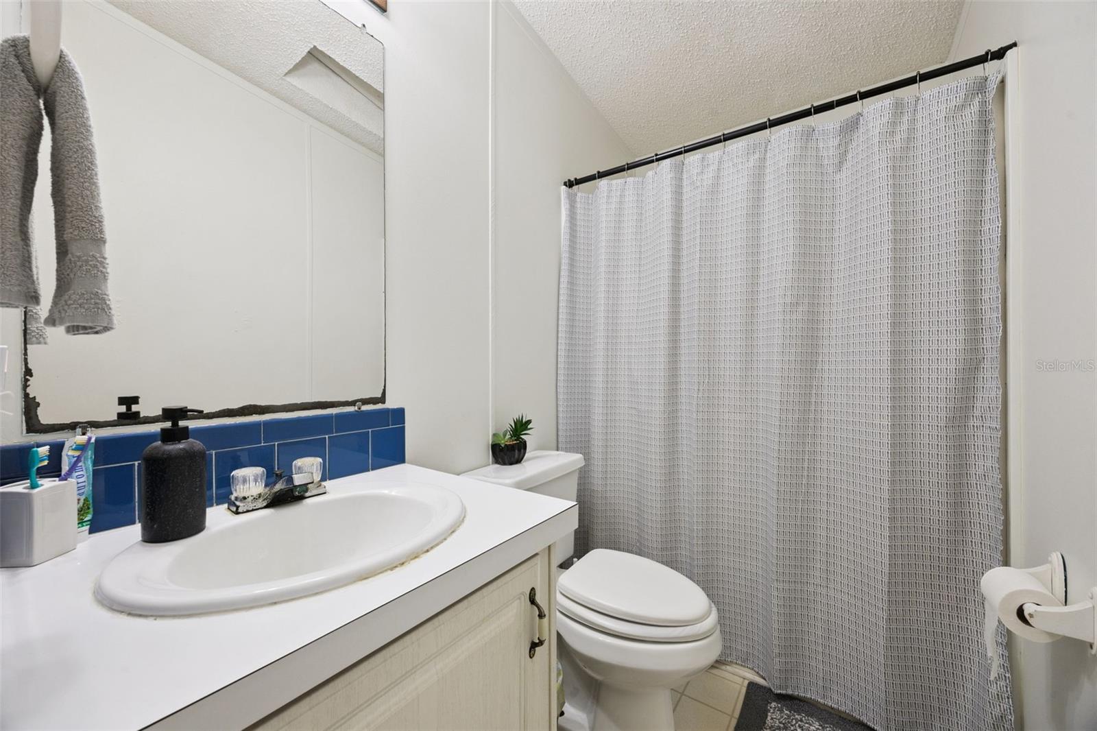 Image 16 of 35 For 25412 Mathew Street