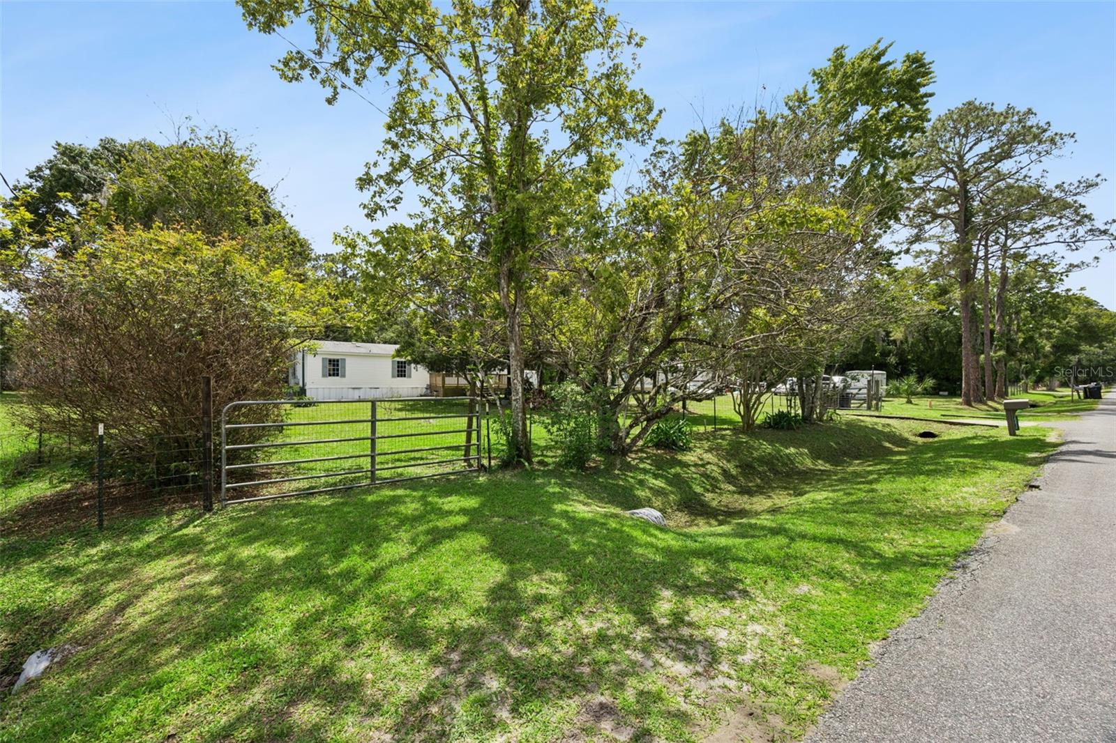 Image 29 of 35 For 25412 Mathew Street