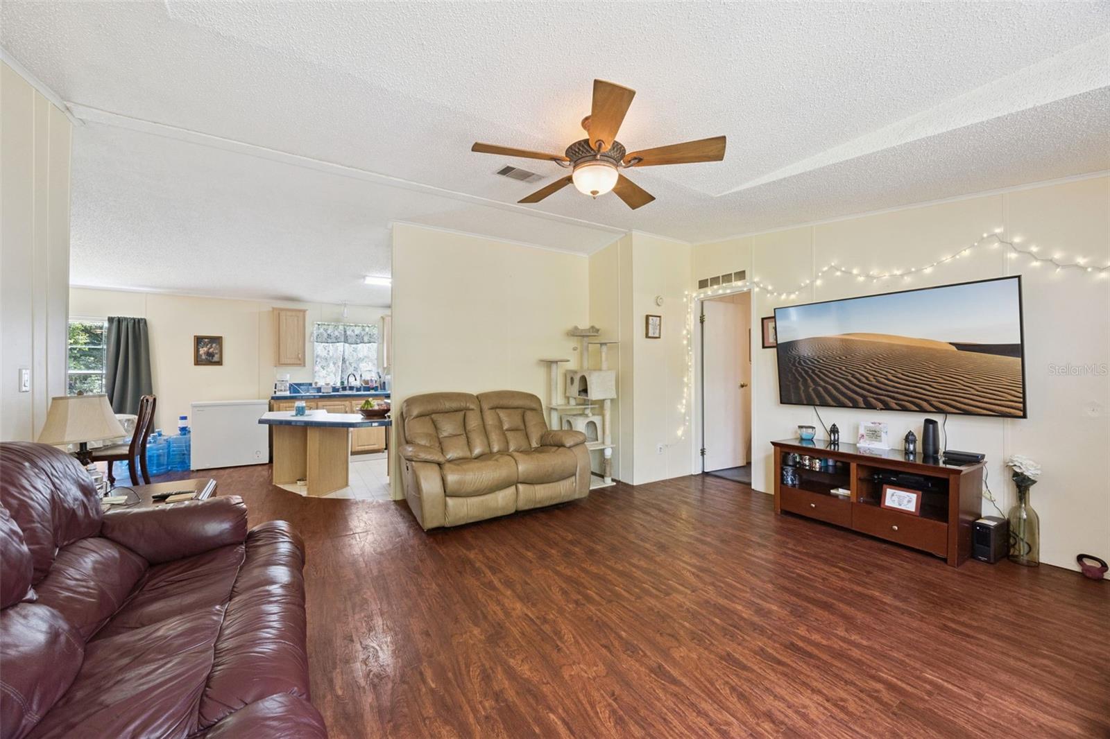 Image 5 of 35 For 25412 Mathew Street