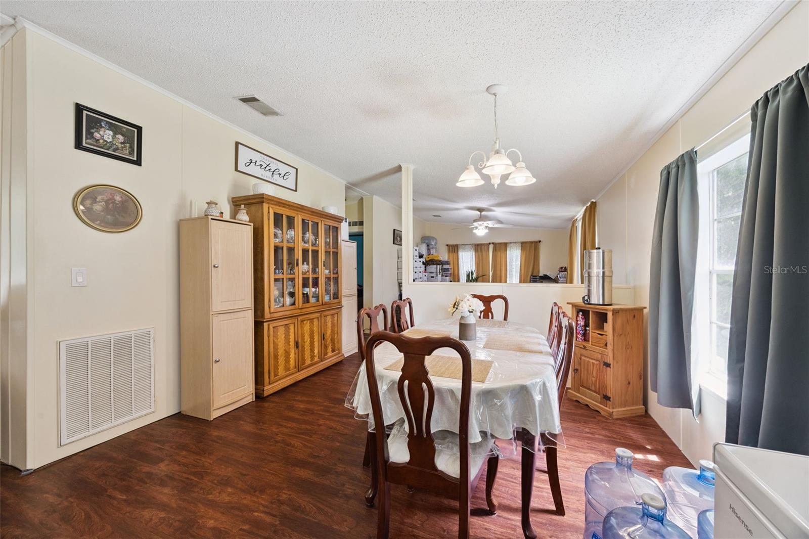 Image 7 of 35 For 25412 Mathew Street