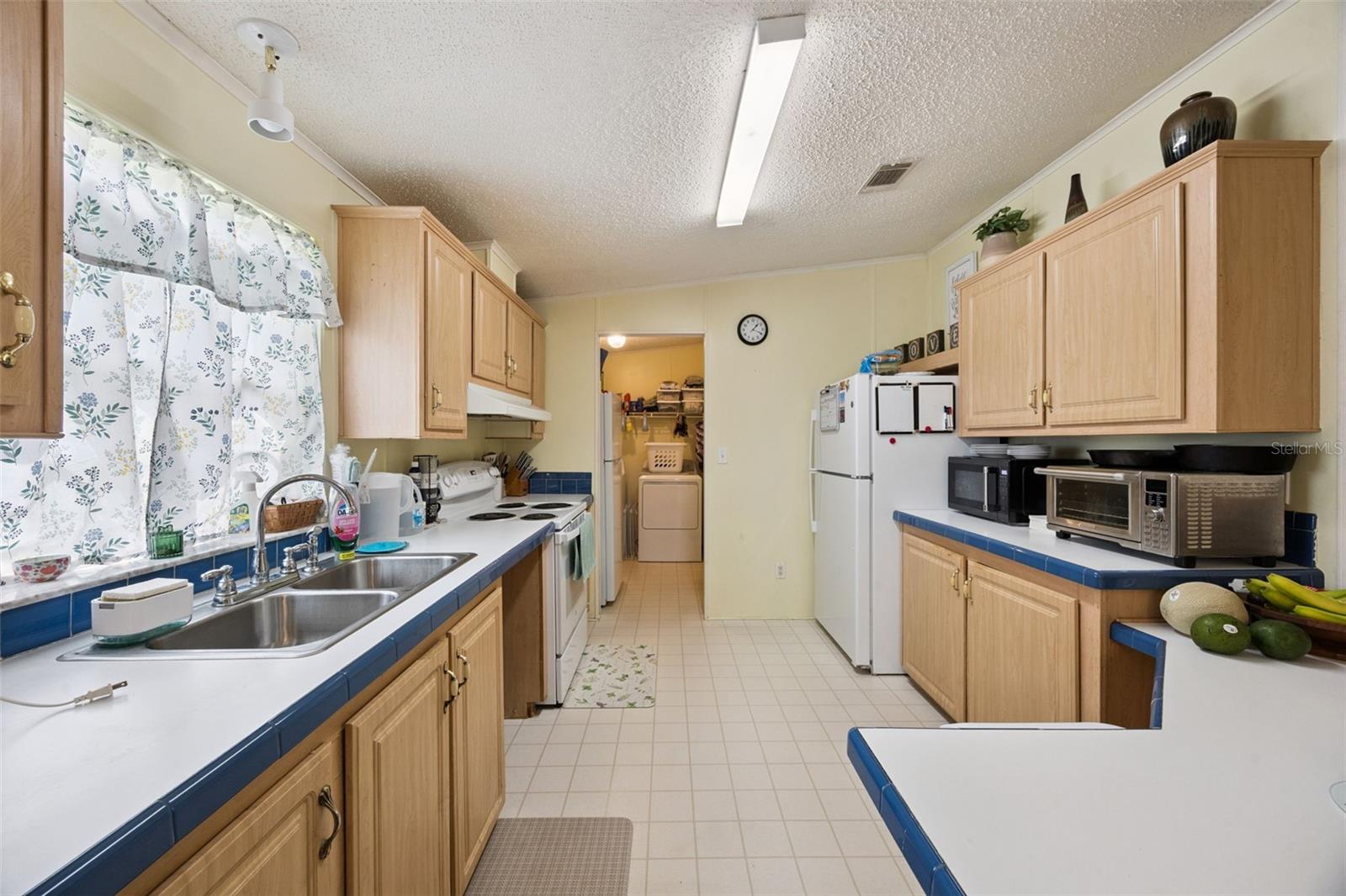 Image 9 of 35 For 25412 Mathew Street