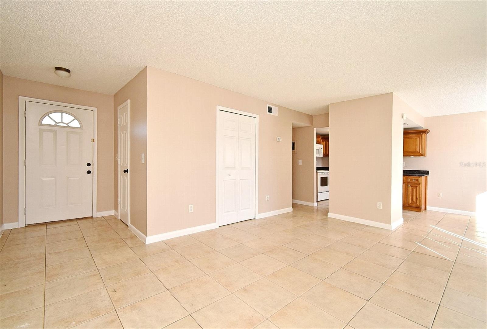 Image 2 of 20 For 121 Lori Anne Lane 121