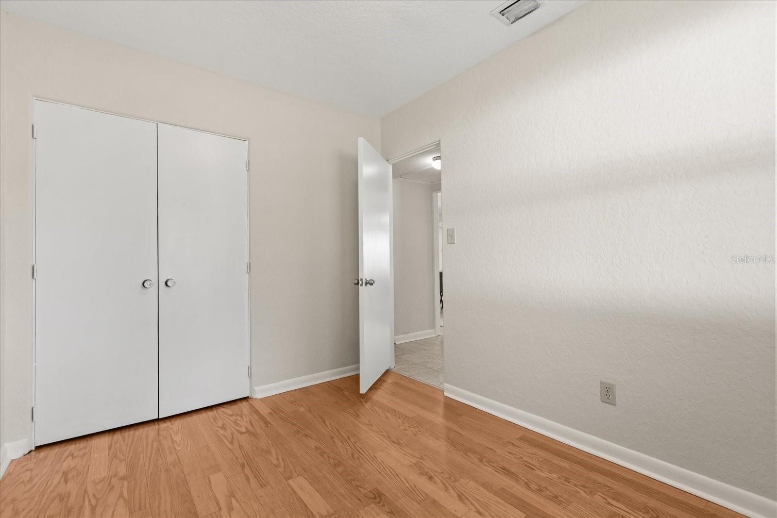 Image 23 of 33 For 404 Hazel Court