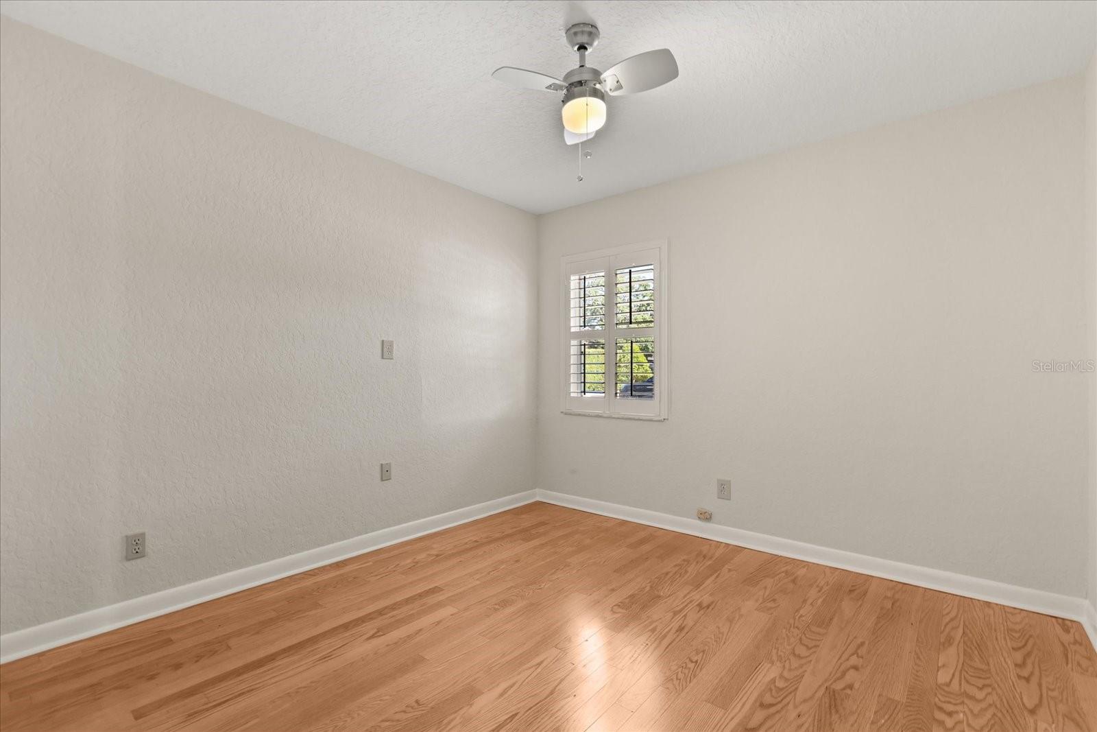 Image 25 of 33 For 404 Hazel Court