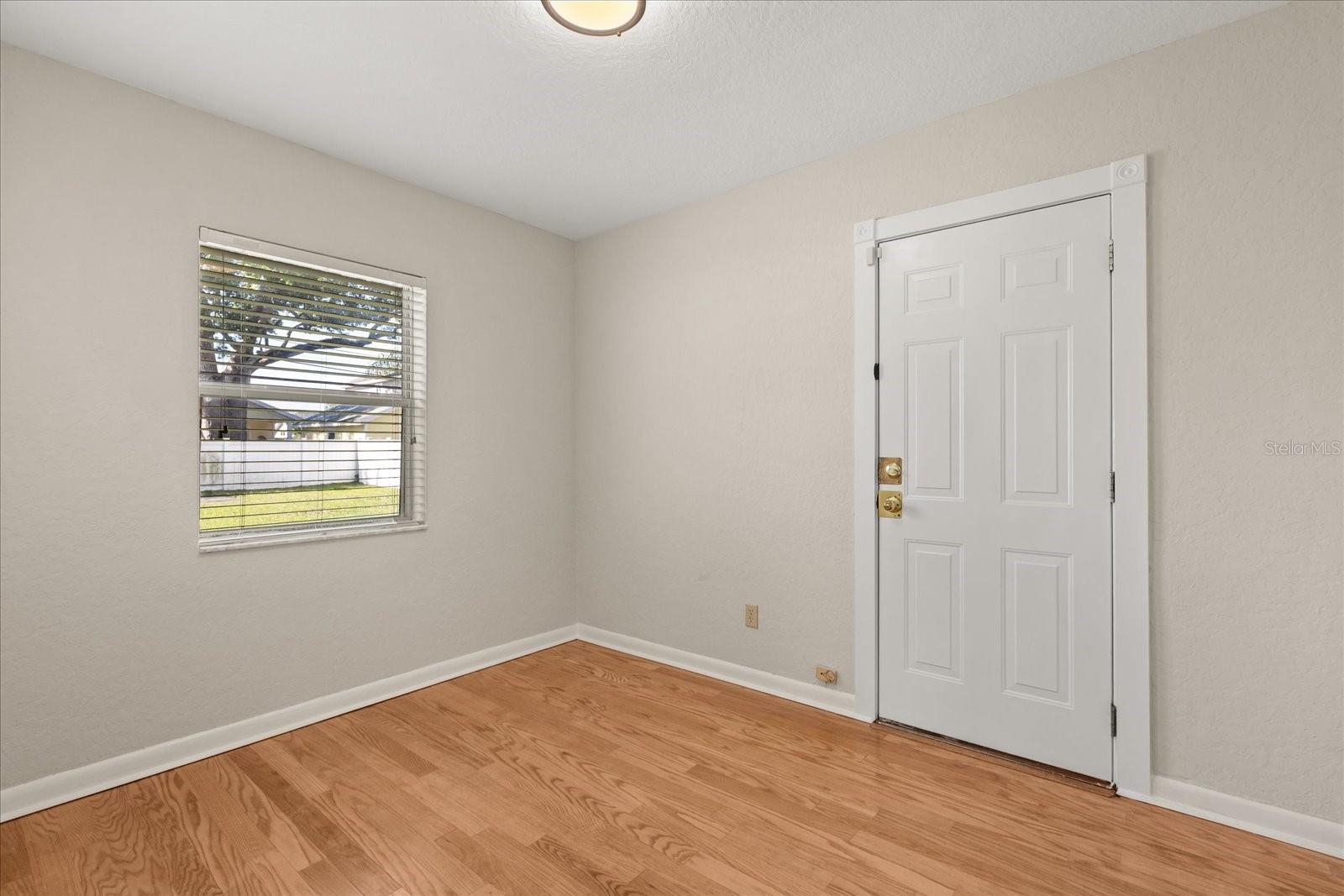 Image 26 of 33 For 404 Hazel Court