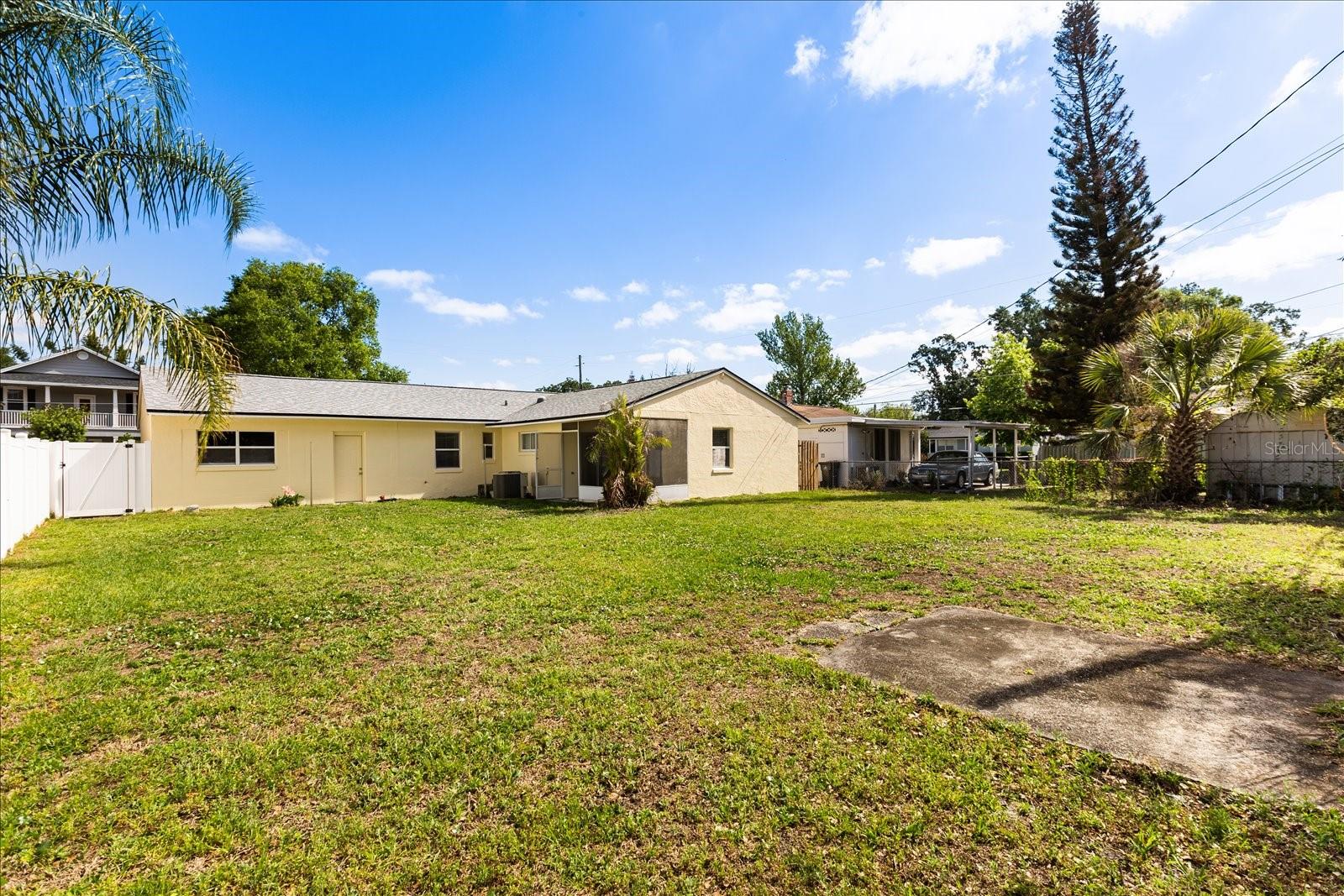 Image 28 of 33 For 404 Hazel Court