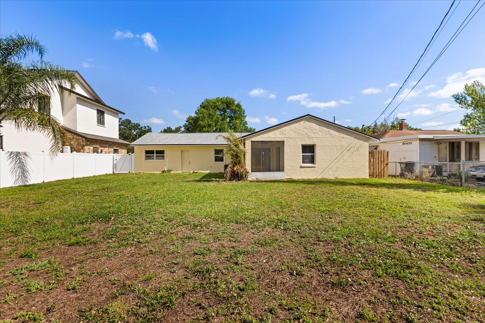 Image 30 of 33 For 404 Hazel Court