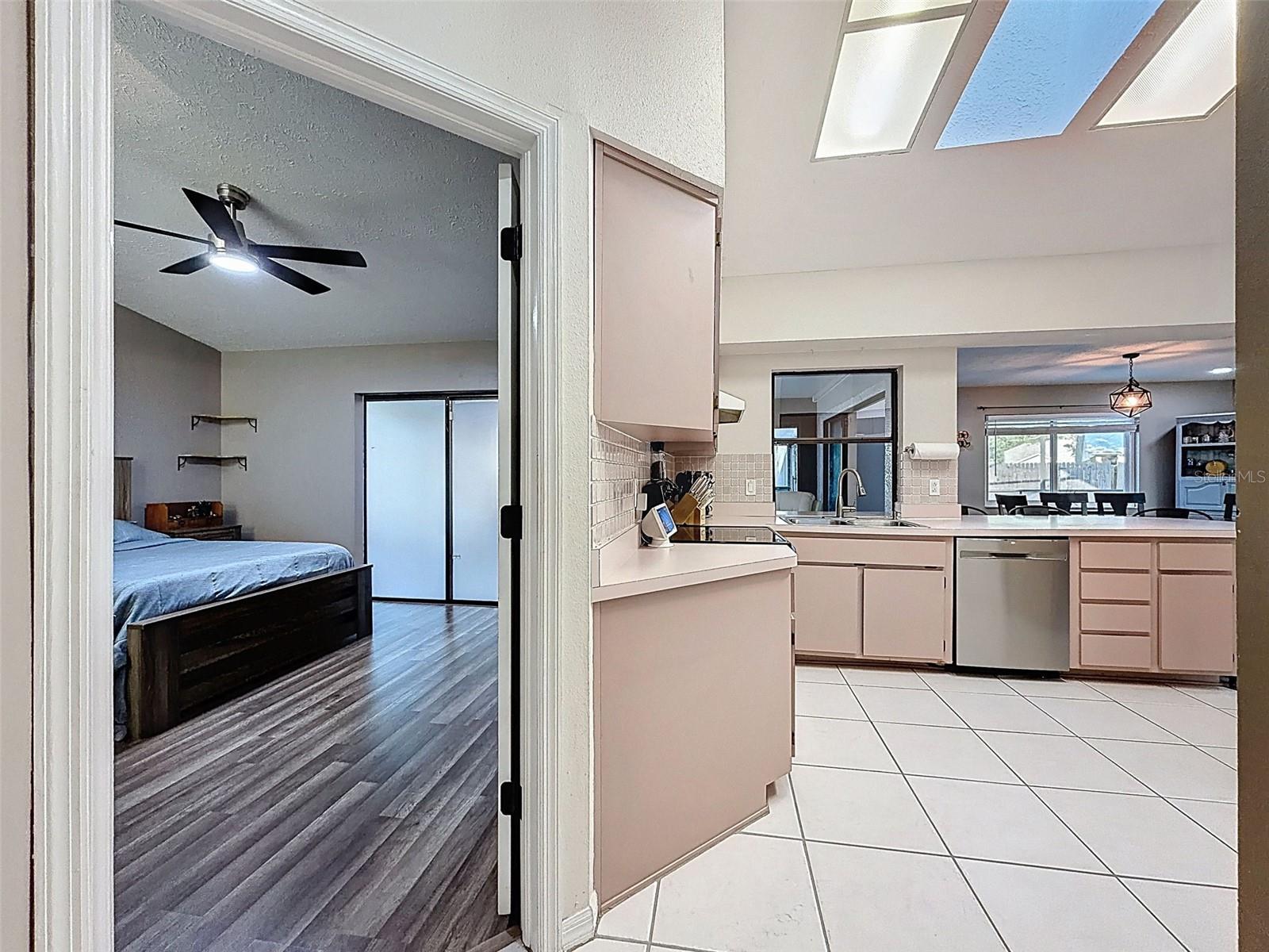 Image 16 of 52 For 4752 Meadowsweet Court