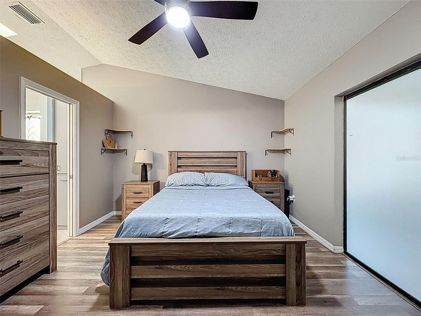 Image 22 of 52 For 4752 Meadowsweet Court