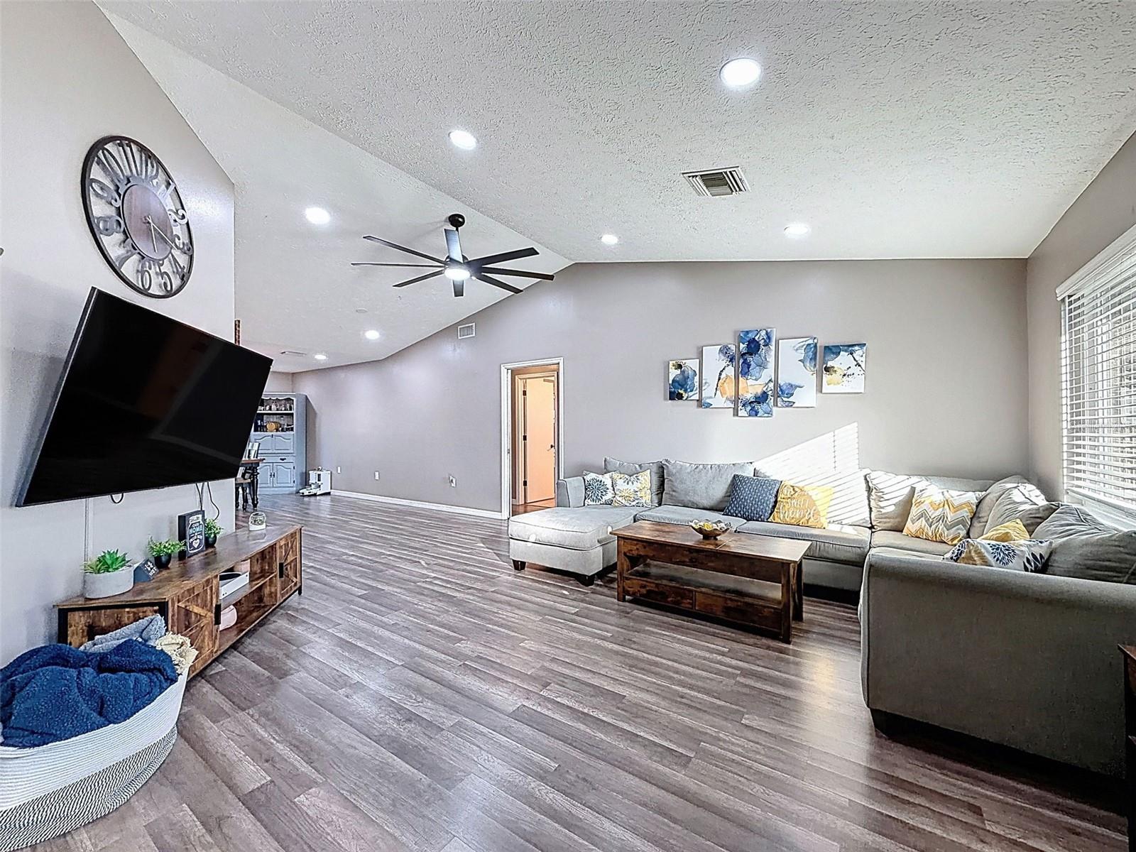 Image 6 of 52 For 4752 Meadowsweet Court