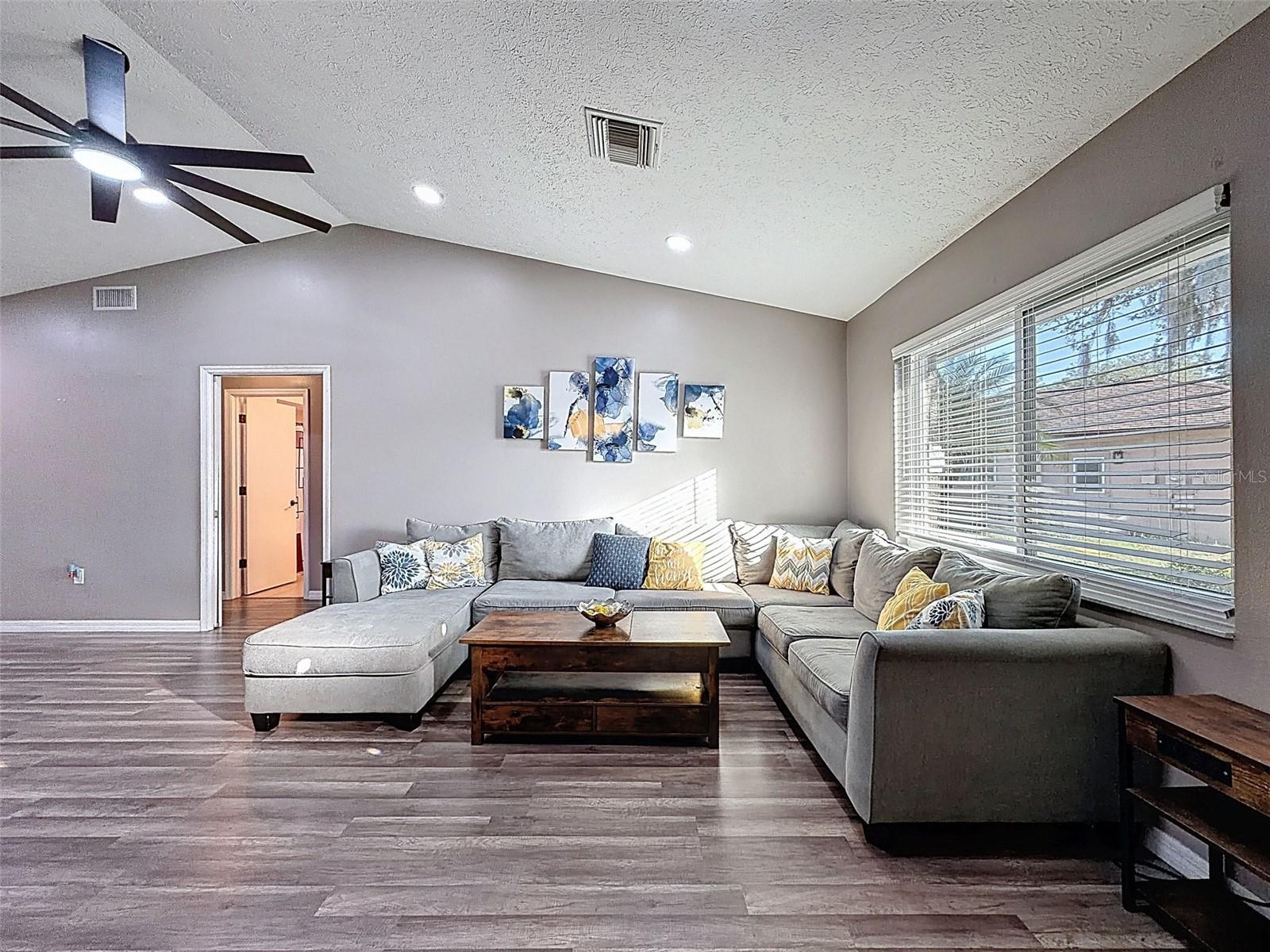 Image 8 of 52 For 4752 Meadowsweet Court