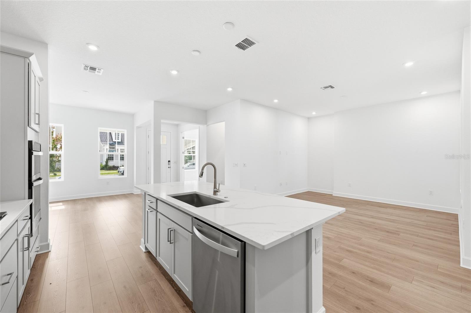 Image 13 of 30 For 1981 Beach Terrace