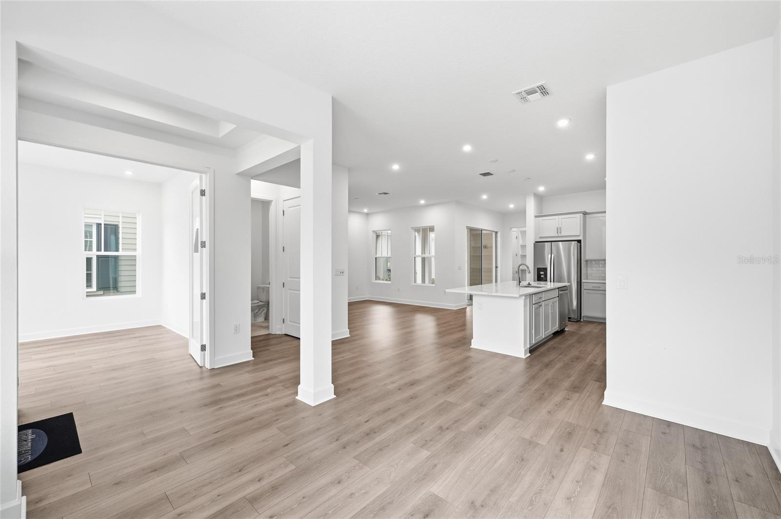 Image 3 of 30 For 1981 Beach Terrace