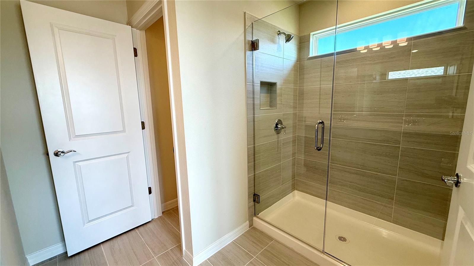 Image 17 of 35 For 4576 Maple Waltz Alley